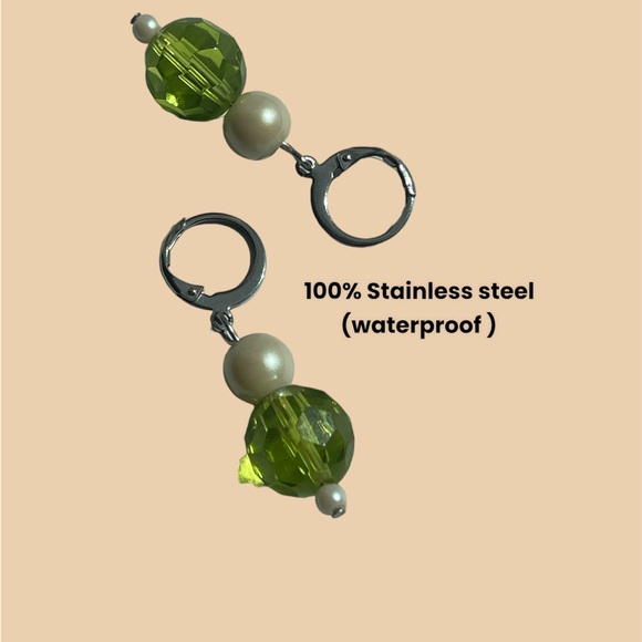 Green glass bead & glass pearl huggie hoop earrings - Picture 2 of 5